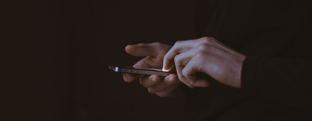 Read more about the article YOUTH AND CELL PHONES: FROM HEDONISTIC TO SOCIAL PURSUITS