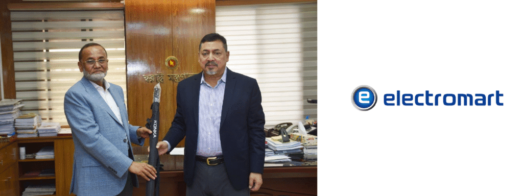 Read more about the article Electro Mart Group presents one thousand umbrellas wrapper with Konka and Gree Logo for the welfare of Bangladesh Police